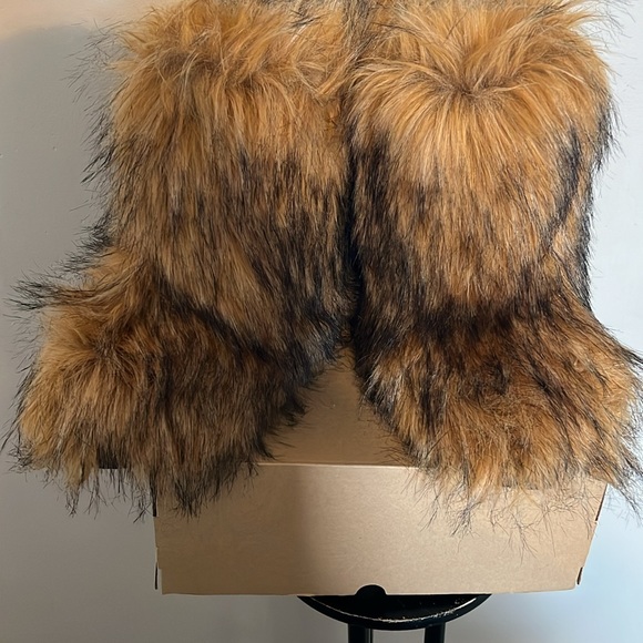 Faux Fur Boots in Brown and Black - Picture 3 of 6